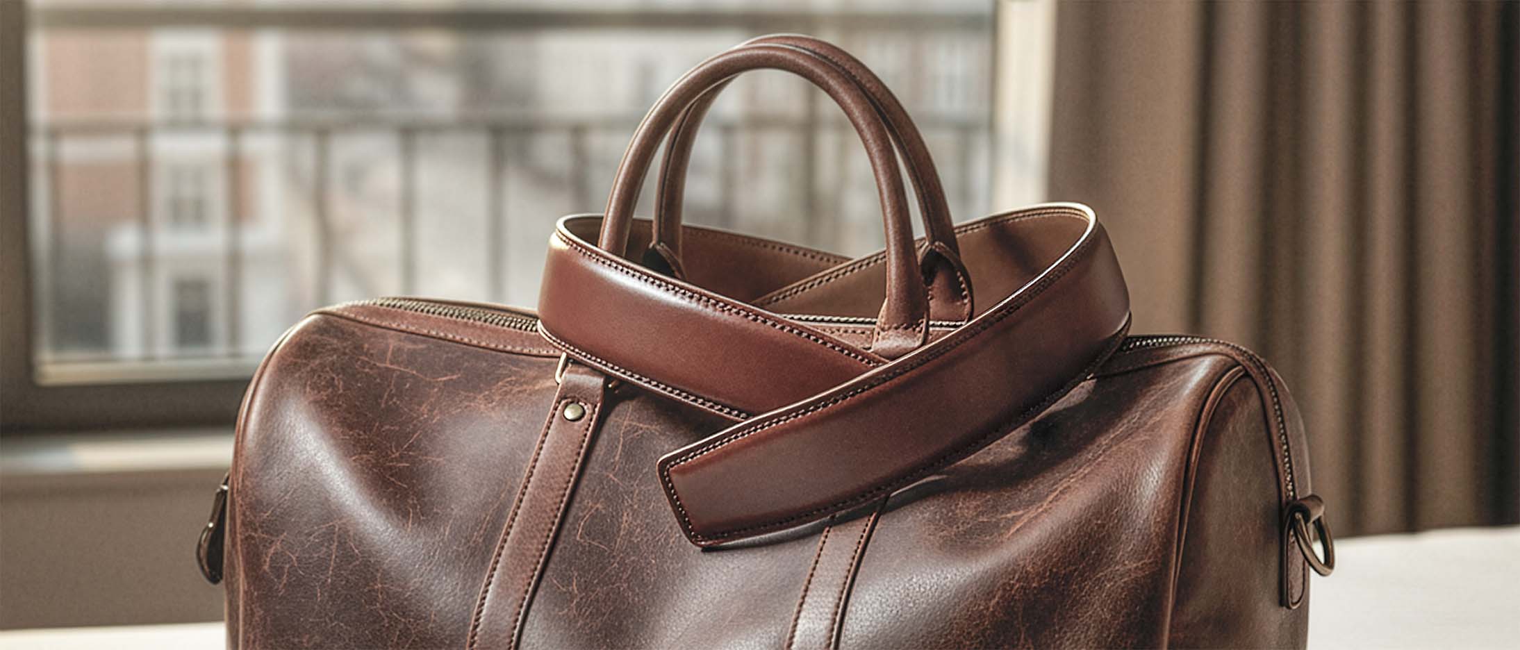 Details en accessoires van een trouwpak